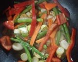 Foto del paso 1 de la receta: Pechuga de pollo con vegetales in wok