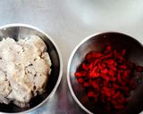 A picture of step 2 of Black Glutinous Rice, Goji Berry, and Taro Cake.
