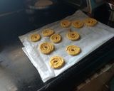 A picture of step 5 of Murukulu.