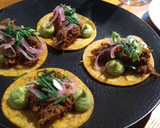 Foto del paso 4 de la receta: Tortillitas de maíz con carne de cerdo y guacamole