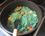 Foto del paso 6 de la receta: Migas azules con chistorra y uvas