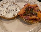 Foto del paso 3 de la receta: Bagel con salmón y aguacate