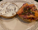 Foto del paso 3 de la receta: Bagel con salmón y aguacate