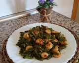 Foto del paso 5 de la receta: Salteado de habicholillas y gambas congeladas