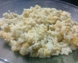 Foto del paso 1 de la receta: Arroz con cebolla y huevo, más arvejas