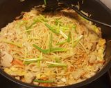 รูปขั้นตอนการทำที่ 5 ของ ผัดหมี่ฮ่องกงไก่