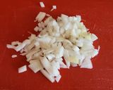 Foto del paso 2 de la receta: Empedrat, ensalada con bacalao, cebolla y encurtidos