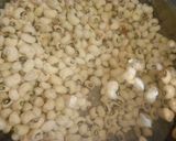 A picture of step 1 of Yam and beans porridge.