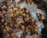 A picture of step 1 of Kala chana besan curry.