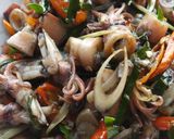 Foto langkah ke 4 dari resep Tumis cumi asin.