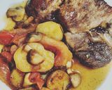 Foto del paso 8 de la receta: Bondiolita con salteadito de papines, champis y tomates asados!