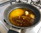 A picture of step 1 of Japanese Egg and Chicken Rice②親子丼.