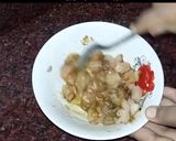 A picture of step 1 of Egg chicken chowmein.
