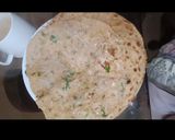 A picture of step 3 of Mooli ka paratha.