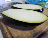 Foto del paso 1 de la receta: Berenjenas rellenas con costra de requesón #emplatado