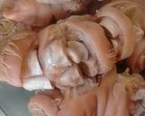 Foto del paso 3 de la receta: "Patitas de cerdo al escabeche" 😋😋😋😋