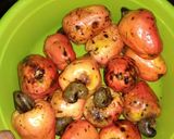 Foto langkah ke 1 dari resep Oseng Jambu Mede.
