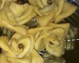 रोज़ फ्लावर मठरी(rose flower mathri recipe in hindi) रेसिपी चरण 7 फोटो