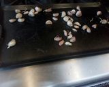 Foto del paso 4 de la receta: Salsa de huevo con chile guajillo