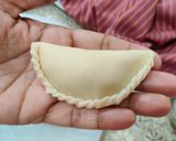 A picture of step 14 of Khoya Gujiya.