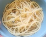 รูปขั้นตอนการทำที่ 1 ของ สปาเกตตี้คะน้าปลาเค็มหมูชิ้น