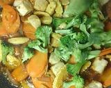 Foto langkah ke 3 dari resep Tumis sayur saus teriyaki.