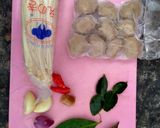 Foto langkah ke 1 dari resep Tumis Enoki Baso Pedas.