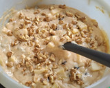 Foto del paso 2 de la receta: Budín de manzanas, pasas y nueces sin manteca