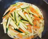 Foto del paso 4 de la receta: Noodles de arroz con brochetas de Pollo y Verduras