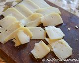 Foto del passaggio 1 della ricetta Rose di sfoglia con Zucchine, Carote e Formaggio di Latteria