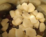 A picture of step 2 of Patatas con chorizo (Rioja-Style Potatoes with Chorizo).