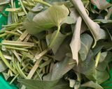 Foto langkah ke 1 dari resep Tumis Kangkung Saos Tiram dengan Teri Udang.