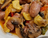Foto del paso 5 de la receta: Salchichas salteadas con pimientos, calabacín y champiñones