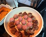 Foto langkah ke 2 dari resep Meatballs à la Italian Restaurant.