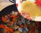 Foto del passaggio 4 della ricetta Spaghetti alle vongole