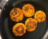 A picture of step 3 of Leftover Brown Rice Cutlet.