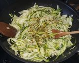Foto del paso 4 de la receta: Fetuccini de calabacín