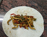 Foto del paso 4 de la receta: Fajitas de verduras con pollo al curry