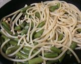 Foto del paso 2 de la receta: Tallarines con chauchas y nueces