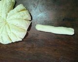 A picture of step 3 of Pon de ring donut.