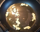 Foto del paso 3 de la receta: Lomo de merluza con salsa de encurtidos