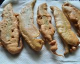 A picture of step 5 of Jatra til Mirchi bhaji n batata bhaji.