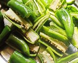मसाला मिर्ची अचार (masala mirchi achar recipe in Hindi) रेसिपी चरण 1 फोटो