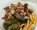 Foto del paso 5 de la receta: Secreto ibérico con patatas fritas y pimientos de padrón