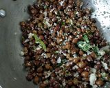 A picture of step 5 of Black chana in coconut (Kadale kaalu usli).
