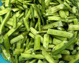 A picture of step 1 of Cluster bean curry with raw mango.