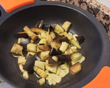 Foto del paso 3 de la receta: Pasta arrabiata versionada con berenjena