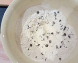A picture of step 4 of Blueberry muffin with yoghurt.