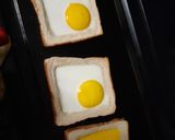 Gambar langkah 5 resipi Roti bakar telur mata 🍳🍳.
