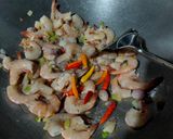 Foto langkah ke 4 dari resep 210. Tumis Udang Bawang.